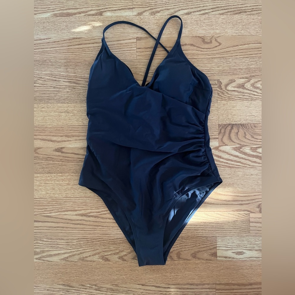 Brand new and never worn, one-piece Cupshe swimsuit.
